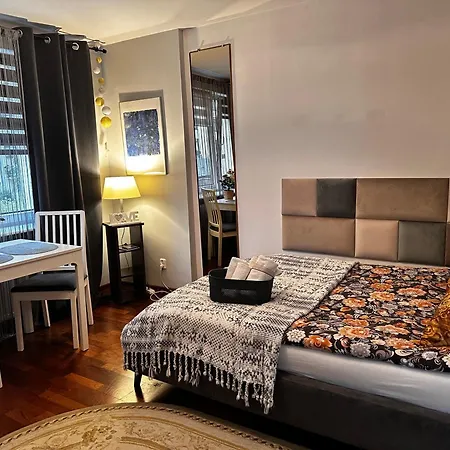 Centrumtwardastreet Station10min 1 Gb Sek 公寓