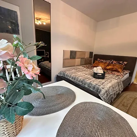 Centrumtwardastreet Station10min 1 Gb Sek Warszawa